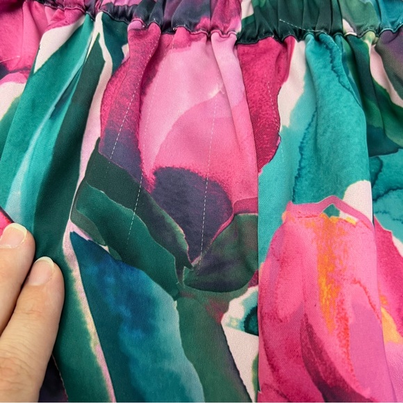 Fabletics Pink and Green Floral Athletic Shorts size 1XL - Picture 3 of 14